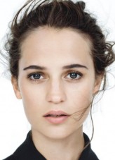 Alicia Vikander fotoğrafı