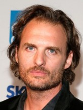 Greg Bryk fotoğrafı
