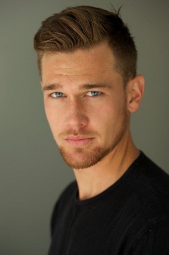 Taylor John Smith Fotoğrafı