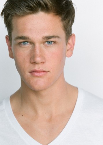 Taylor John Smith Fotoğrafı