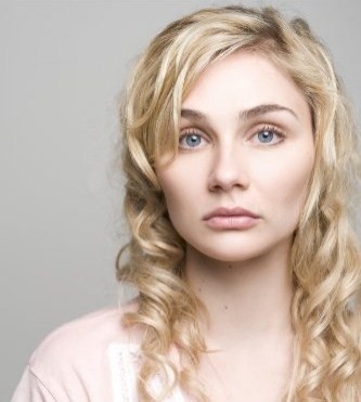 Clare Bowen Fotoğrafı