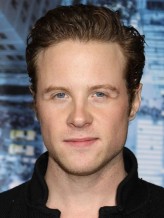 Ashton Holmes fotoğrafı