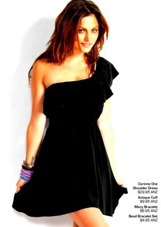 Phoebe Tonkin Fotoğrafı