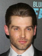 Mike Vogel fotoğrafı