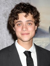 Douglas Smith fotoğrafı