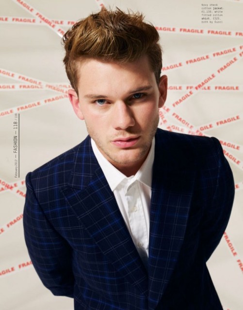 Jeremy Irvine Fotoğrafı