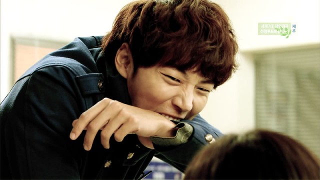 Yoon Si Yoon Fotoğrafı