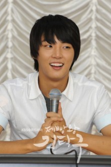 Yoon Si Yoon Fotoğrafı