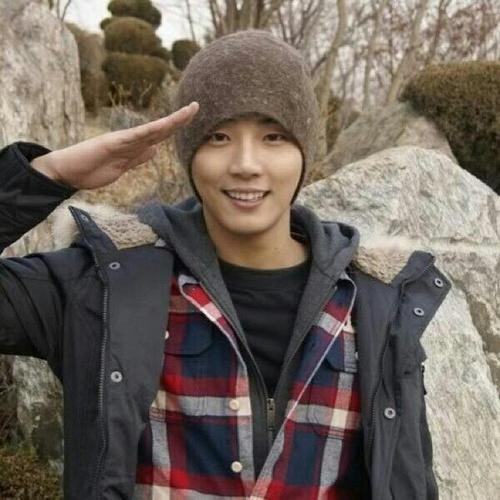 Yoon Si Yoon Fotoğrafı