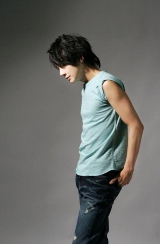 Yoon Si Yoon Fotoğrafı