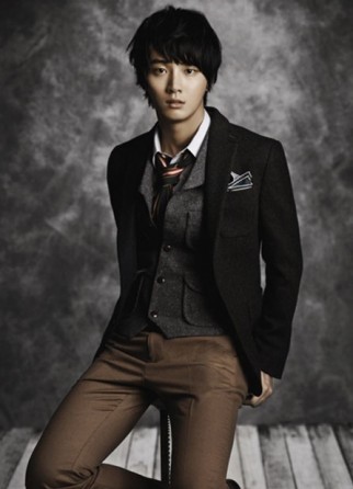 Yoon Si Yoon Fotoğrafı