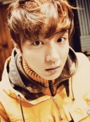 Yoon Si Yoon Fotoğrafı