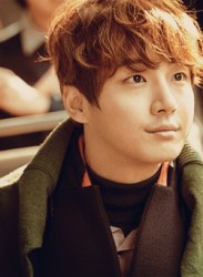 Yoon Si Yoon Fotoğrafı