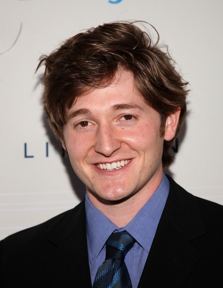 Lucas Neff Fotoğrafı