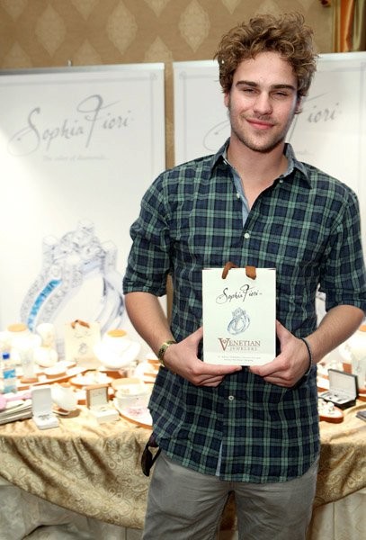 Grey Damon Fotoğrafı