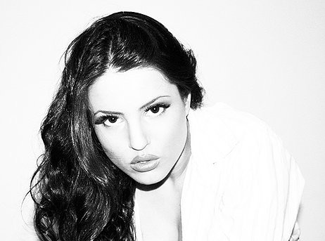 Natasha Slayton Fotoğrafı