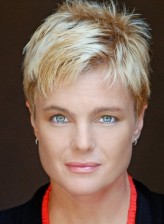 Erika Eleniak fotoğrafı