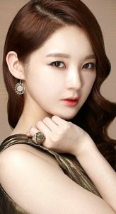 Kang Min-kyeong fotoğrafı