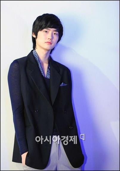 Lee Jong-suk Fotoğrafı