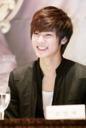 Kang Min-hyuk Fotoğrafı