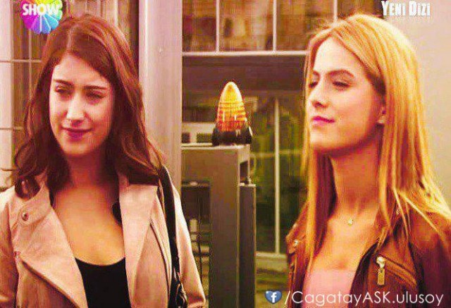 Hazal Kaya Fotoğrafı