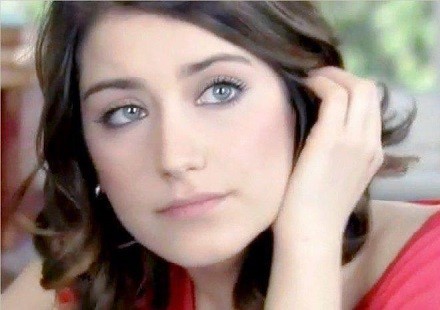 Hazal Kaya Fotoğrafı