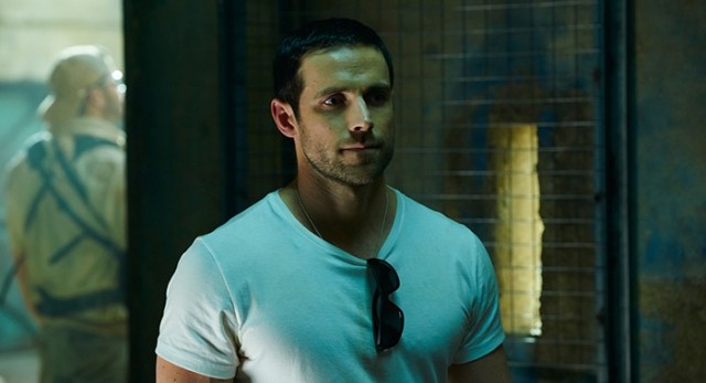 Dylan Bruce fotoğrafı