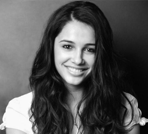 Naomi Scott Fotoğrafı