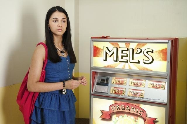 Naomi Scott Fotoğrafı