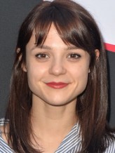 Kathryn Prescott fotoğrafı