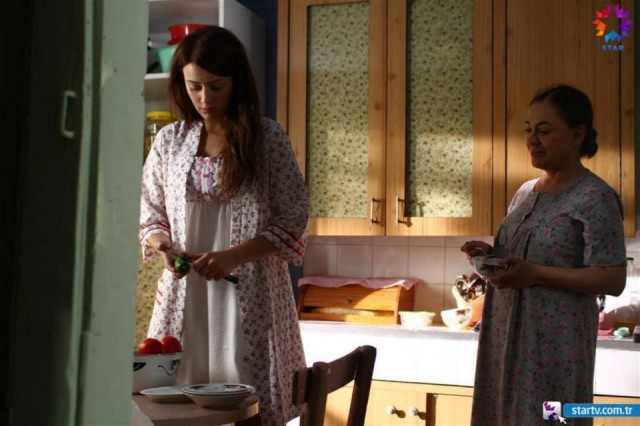 Gizem Karaca Fotoğrafı