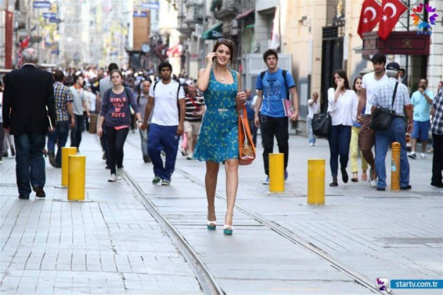 Gizem Karaca Fotoğrafı