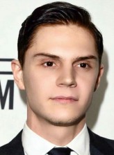 Evan Peters fotoğrafı