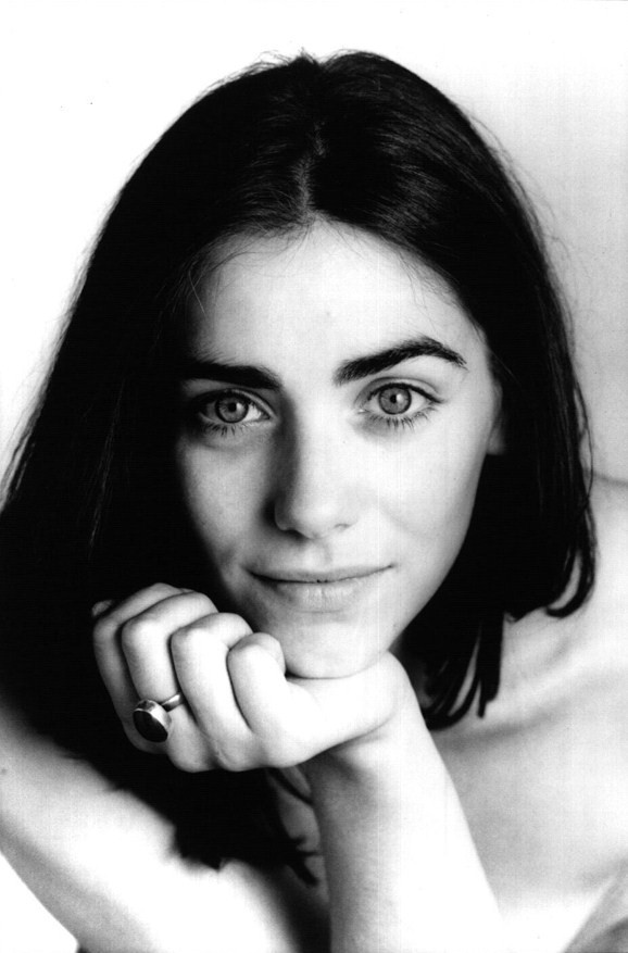 Neve McIntosh Fotoğrafı