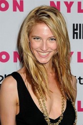 Caitlin Gerard fotoğrafı