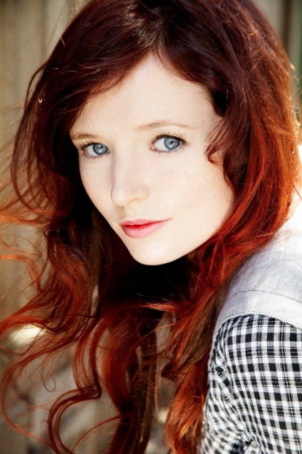 Stef Dawson fotoğrafı