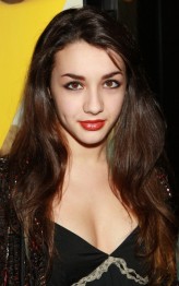 Hannah Marks fotoğrafı