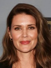 Sarah Lancaster fotoğrafı