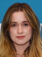 Alice Englert fotoğrafı