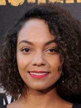 Lyndie Greenwood fotoğrafı