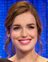 Elizabeth Henstridge fotoğrafı