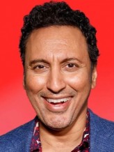 Aasif Mandvi fotoğrafı