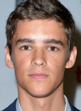 Brenton Thwaites fotoğrafı