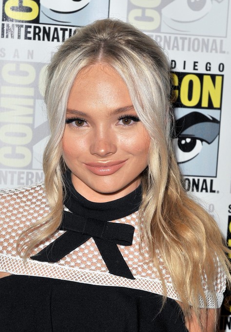 Natalie Alyn Lind Fotoğrafı