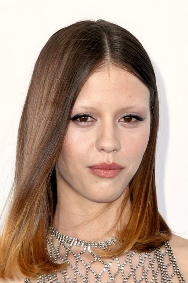 Mia Goth fotoğrafı