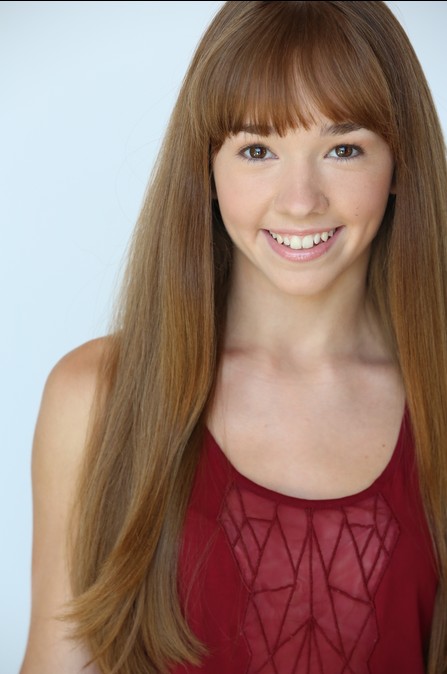 Holly Taylor Fotoğrafı