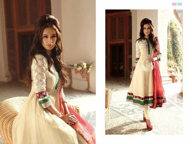 Evelyn Sharma Fotoğrafı