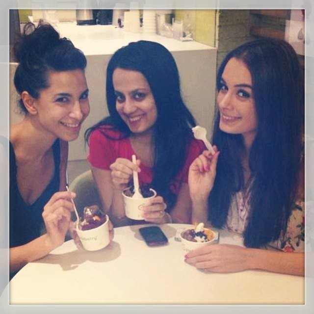 Evelyn Sharma Fotoğrafı