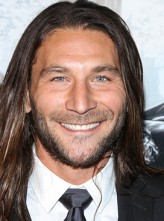 Zach McGowan fotoğrafı