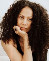 Crystal Balint fotoğrafı